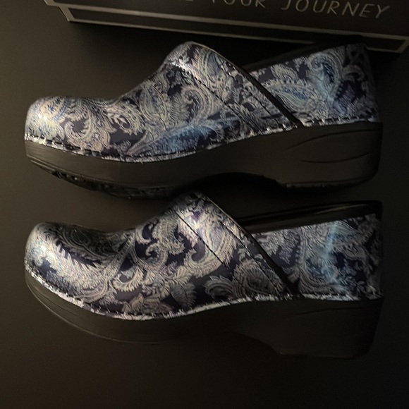 Dansko Paisley Patent shoes! Perfect match for blue scrubs. - Picture 2 of 5